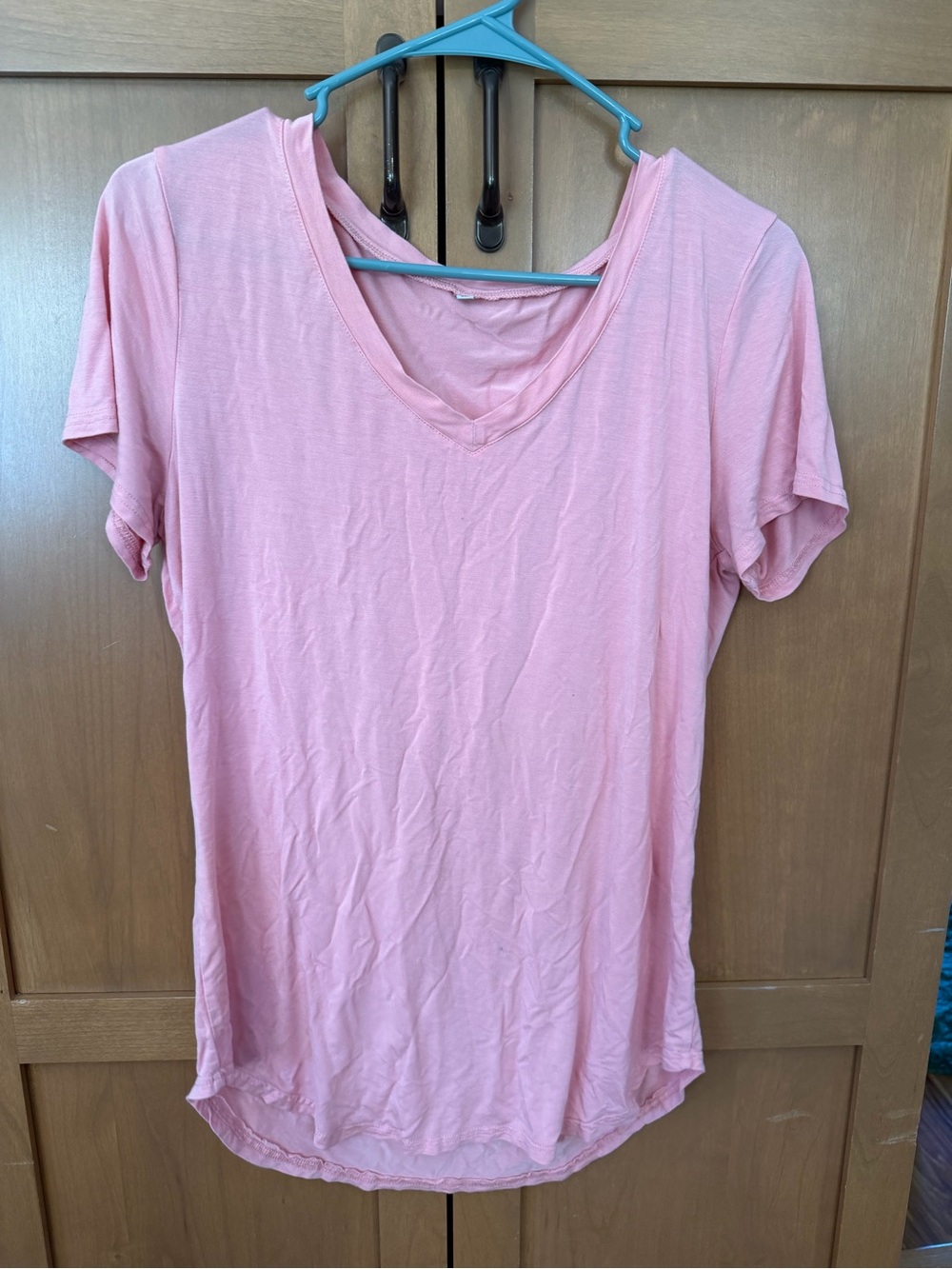 Amazon Women's Light Pink V-Neck Short Sleeve Tee